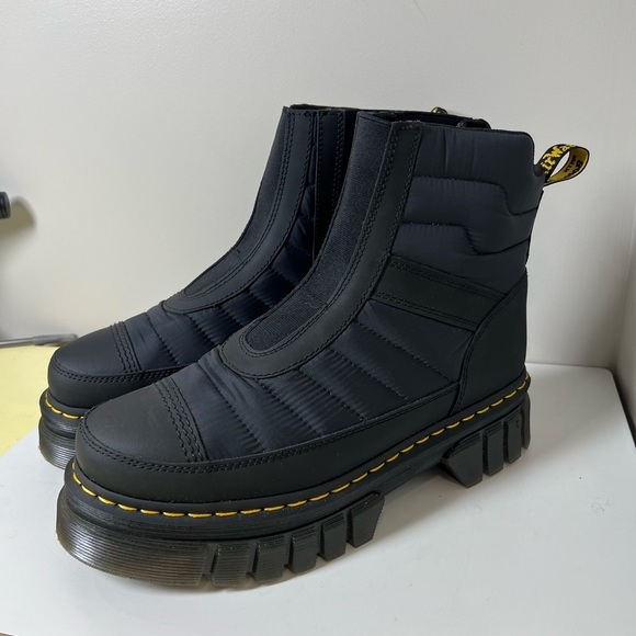 Brand New Dr. Marten US12 Audrick Quilted Platform Black Chelsea Boot Air Wave - Picture 4 of 11